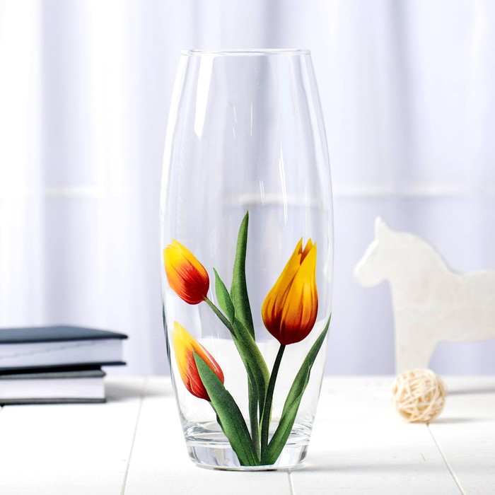 Какая вода для тюльпанов в вазе. Ваза Delta-x тюльпан. Ваза с тюльпанами. Прозрачная ваза с тюльпанами. Стеклянные вазы в интерьере.