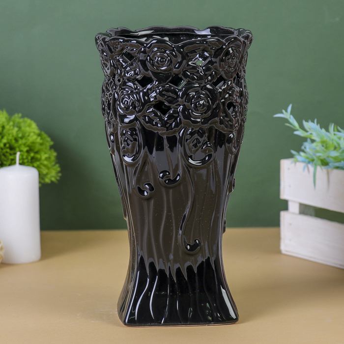 Ваза "Венок из роз" чёрная