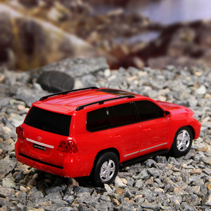 Машина радиоуправляемая "TOYOTA LAND CRUISER 200", работает от батареек, масштаб 1:24, световые эффекты, цвета МИКС