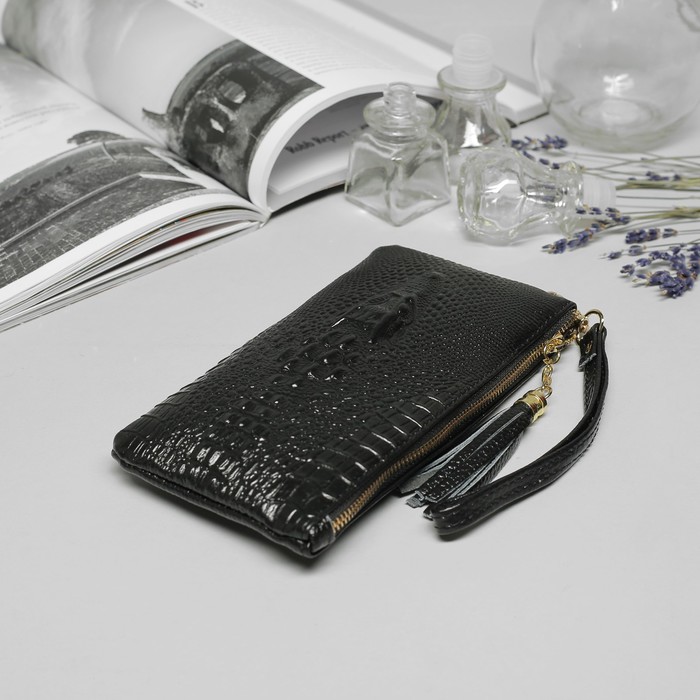 Клатч женский "Хищница", 2 отдела, 1 отдел на молнии, наружный карман, ручка, глянцевый, цвет чёрный