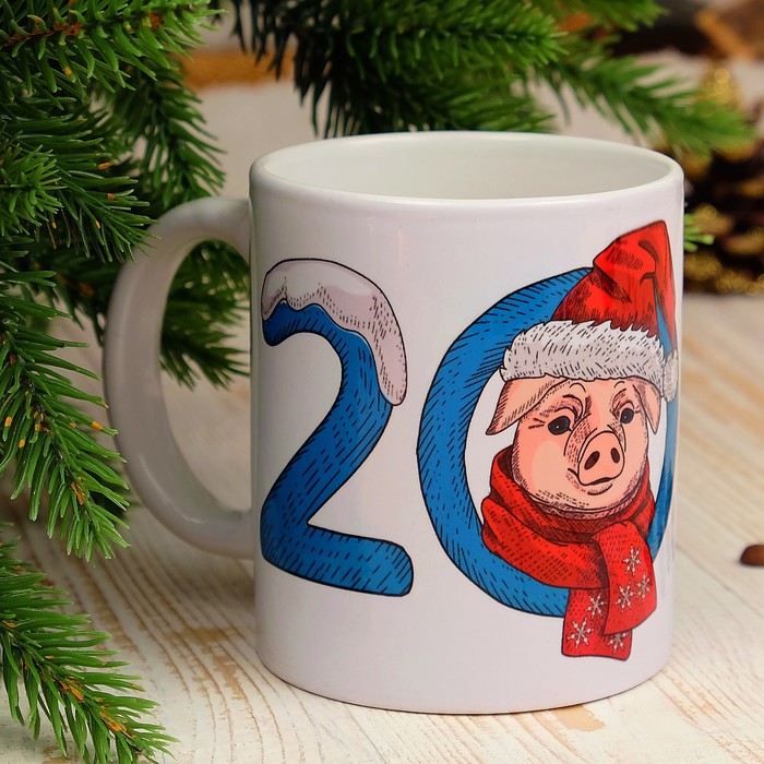 Кружка "С новым годом! Поросёнок в шарфике", символ года 2019, c нанесением