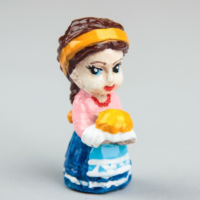 Статуэтка "Весёлые казачата-домовята. Дуняша — девушка с караваем" 2×2×5.5 см