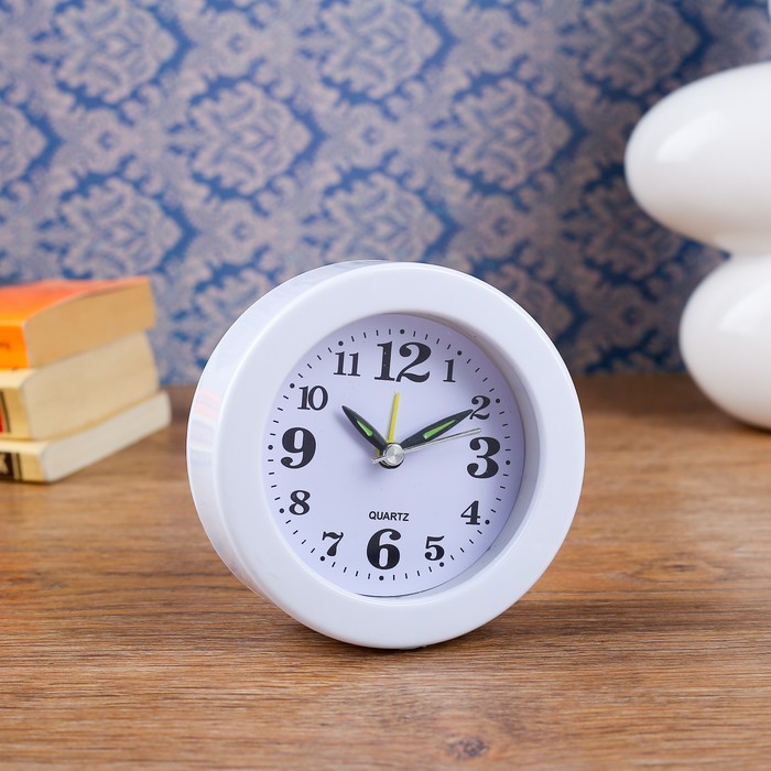 Будильник круг бел циферблат, стрелки светятся микс d=10 см