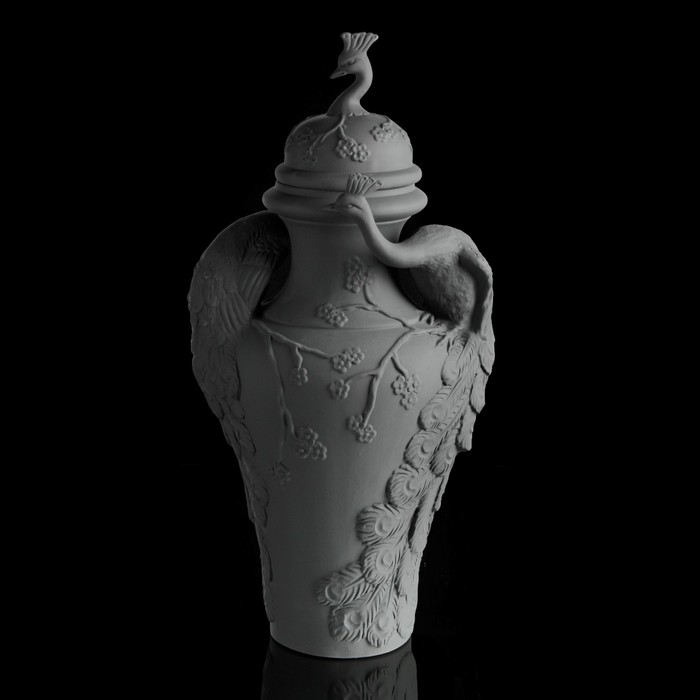 Ваза интерьерная "Павлин" черная матовая