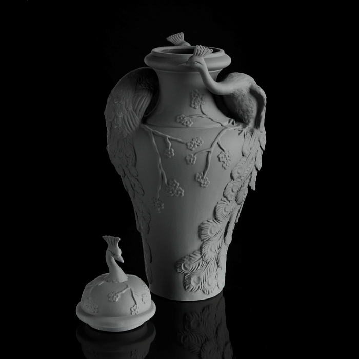 Ваза интерьерная "Павлин" черная матовая