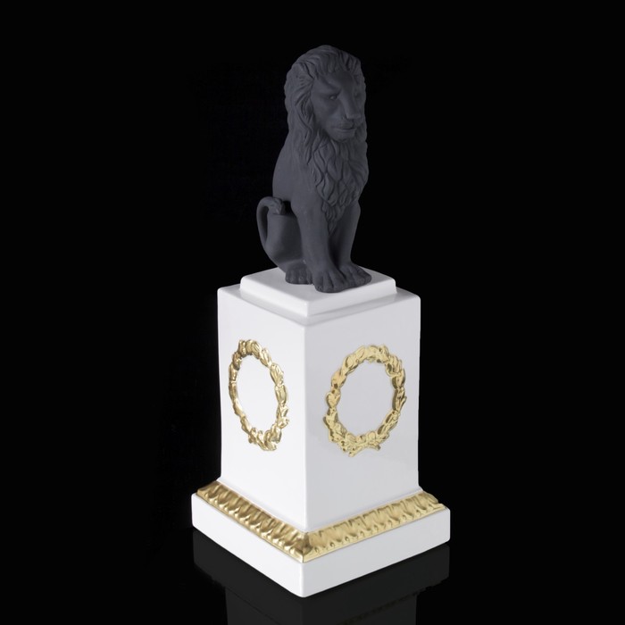 Статуэтка "Лев на пьедестале" черно-белая