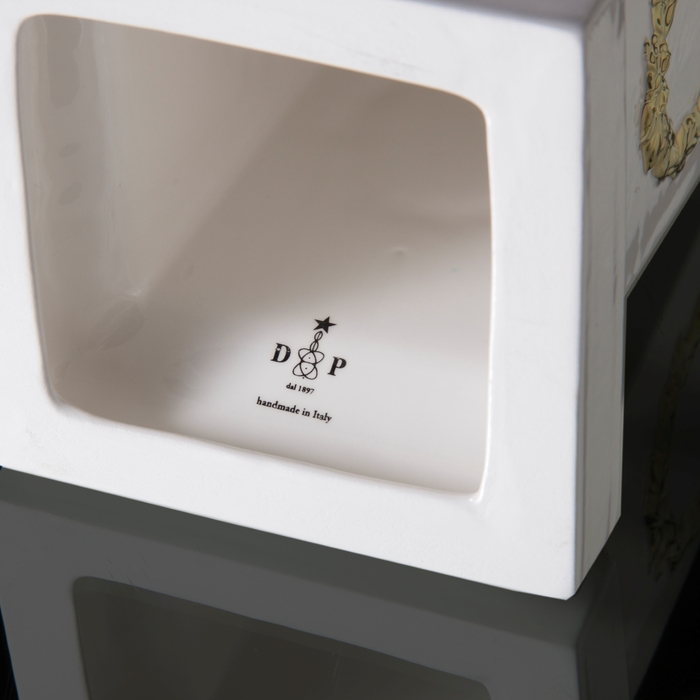 Статуэтка "Лев на пьедестале" черно-белая