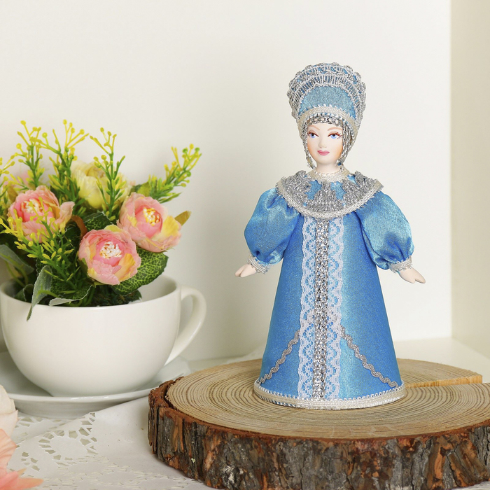 Сувенирная кукла "Праздничный нарядный костюм. Русь"
