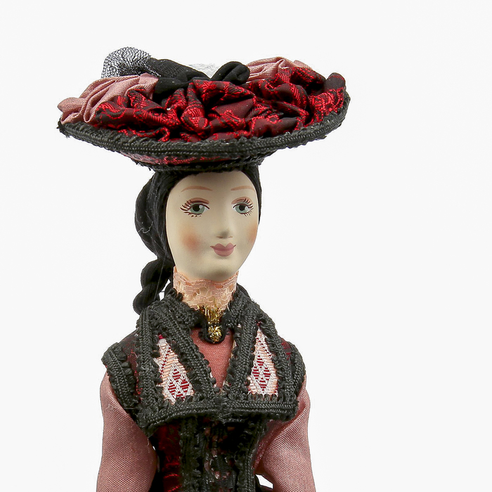 Сувенирная кукла "Дама в городском французском костюме, кон.19 в. Петербург"