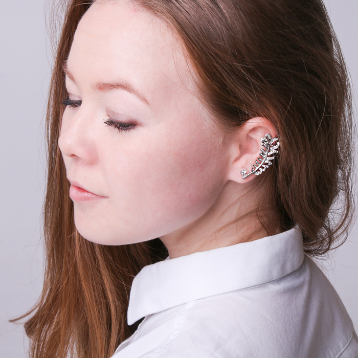 Серьга "Каффа" перо, цвет белый в серебре