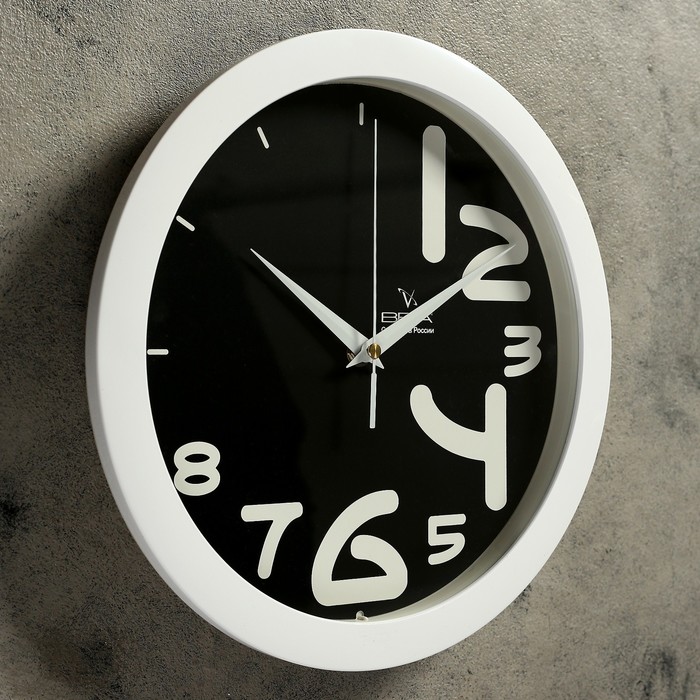 Часы настенные круглые "Восемь", d=30 см, рама белая, циферблат чёрный