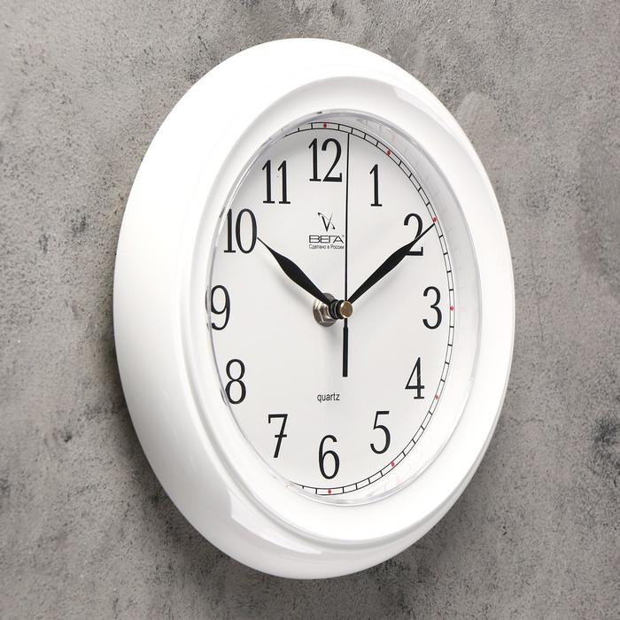 Часы настенные классические "Вега", белые