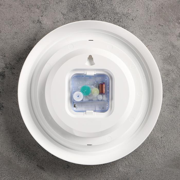 Часы настенные классические "Вега", белые