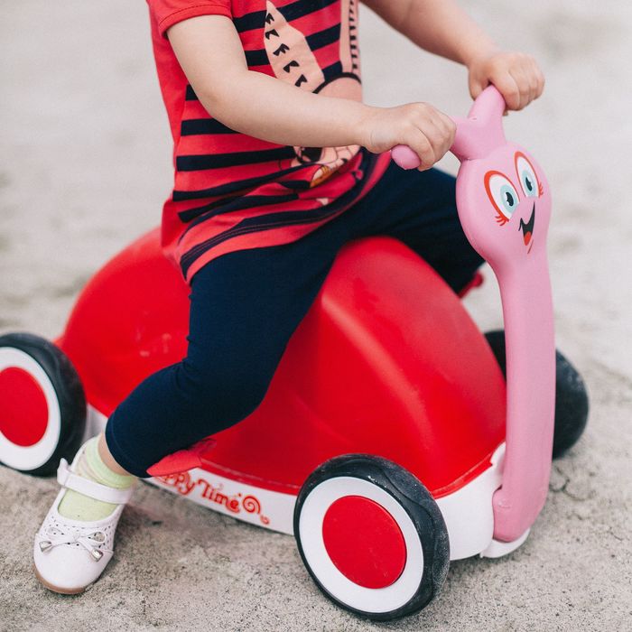 Толокар "Улитка", с корзиной для игрушек, цвета МИКС