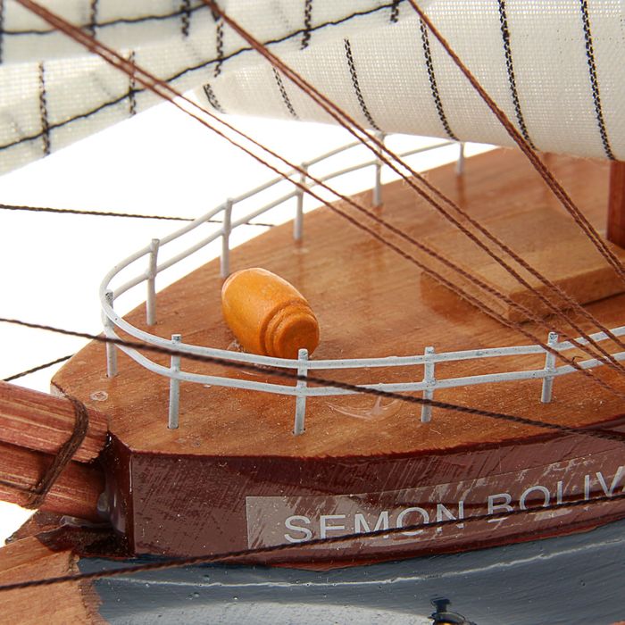 Корабль сувенирный большой «Трёхмачтовый», борта светлое дерево с белой полосой, паруса белые, 59 х 47,5 х 9 см