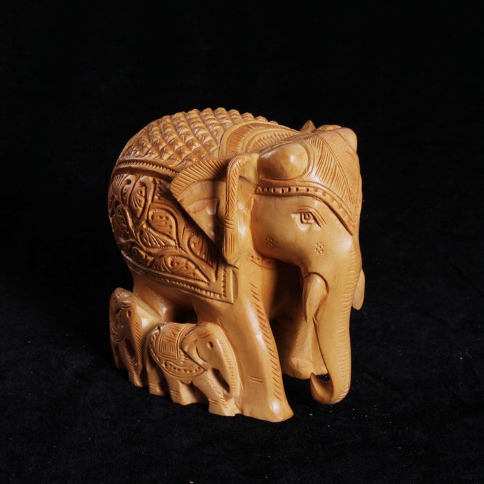 Сувенир "Семья слонов" резной