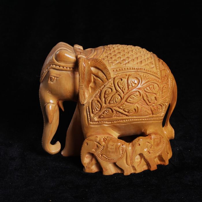 Сувенир "Семья слонов" резной