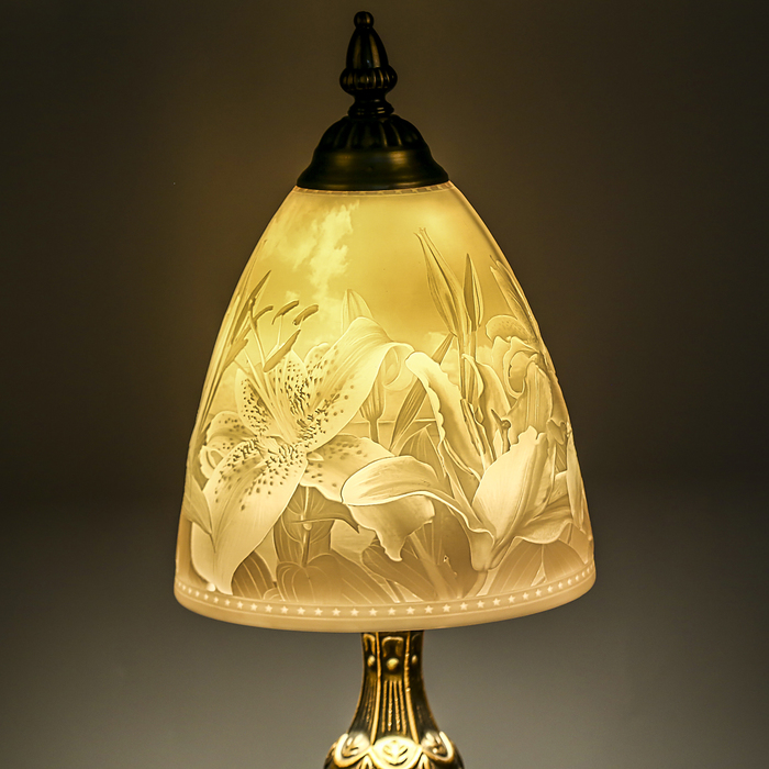 Лампа настольная керамический абажур "Лилии"