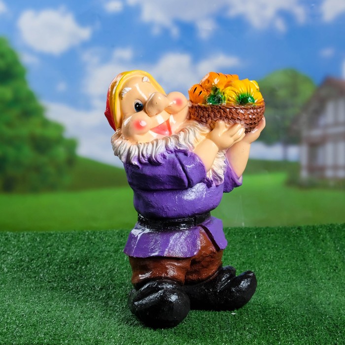 Садовая фигура "Гном с фруктами"