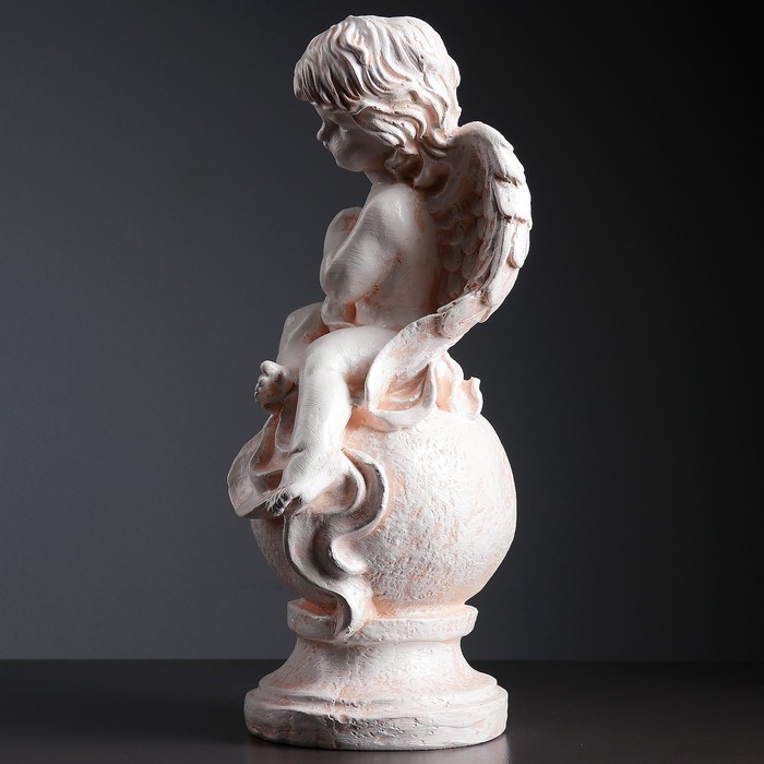 Статуэтка "Амур на шаре" бежевый