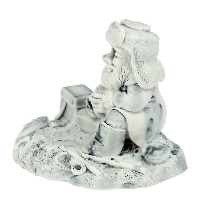 Сувенир "Рыбак у лунки"