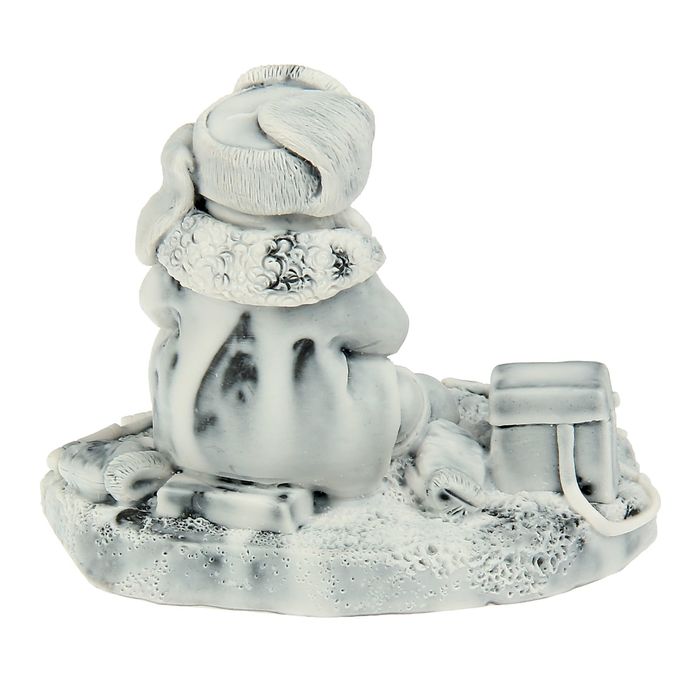 Сувенир "Рыбак у лунки"