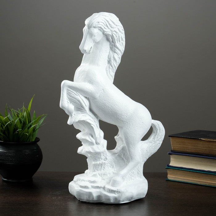 Фигура "Конь на дыбах" белый 16 × 27 × 38,5 см