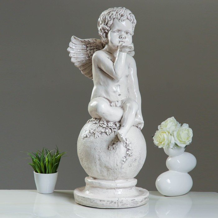 Фигура «Ангел на шаре» огромный / состаренный, 35 × 28.5 × 72 см