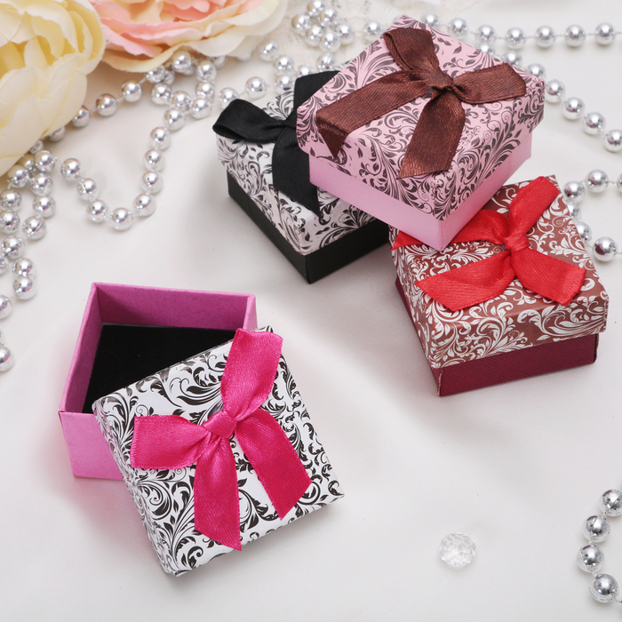 Коробочка подарочная под кольцо &quot;Узор&quot; 5*5, цвет МИКС, вставка чёрная