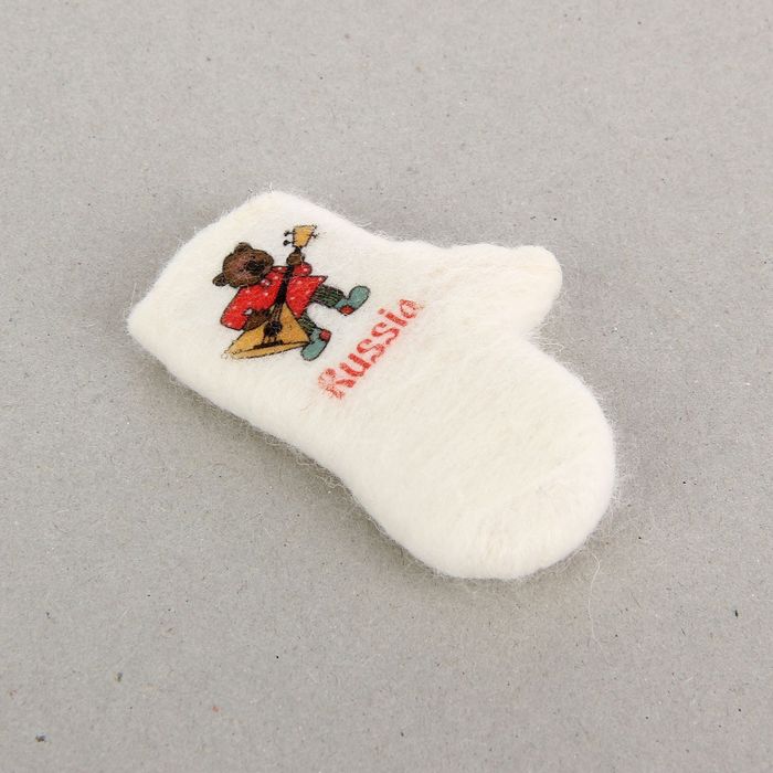 Магнит-варежка "Медведь с балалайкой"