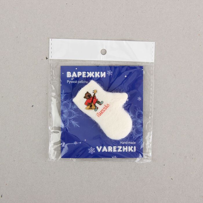 Магнит-варежка "Медведь с балалайкой"