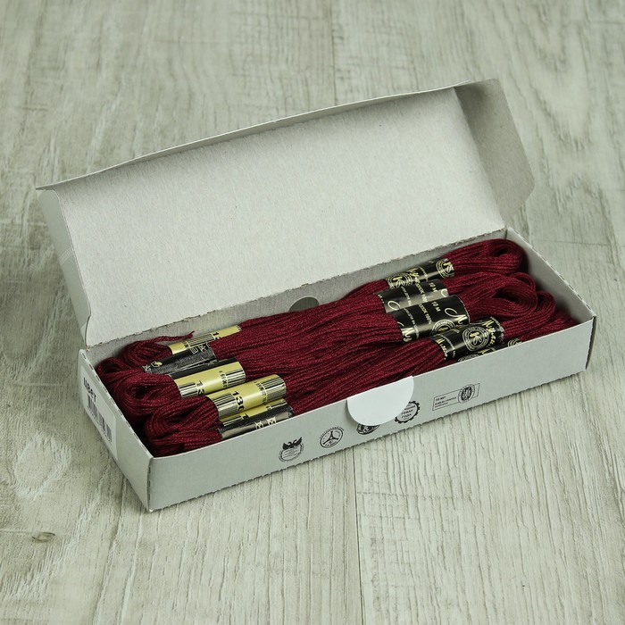 Мулине №1303,10±1м, цвет бордовый