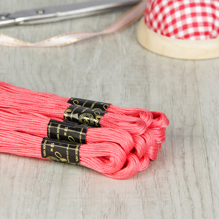 Мулине №1012,10±1м, цвет ярко-розовый