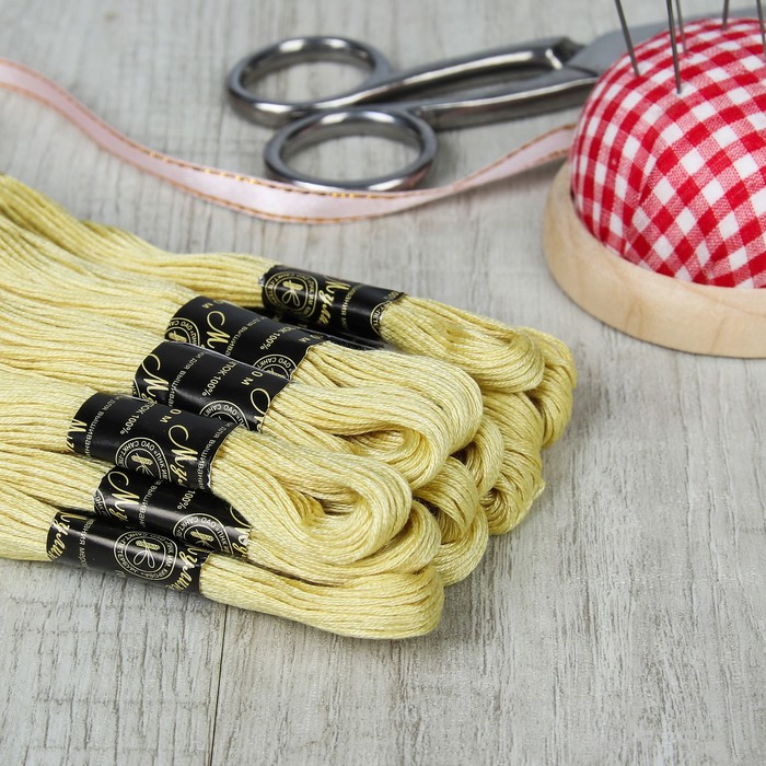 Мулине №9294,10±1м, цвет бледно-жёлтый