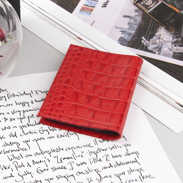 Визитница, 1 ряд, 18 листов, кайман, цвет красный