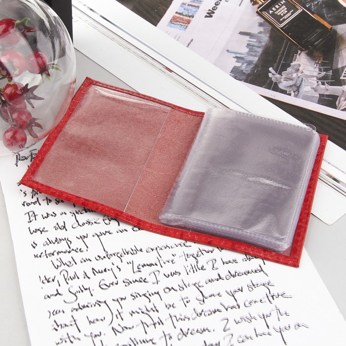 Визитница, 1 ряд, 18 листов, кайман, цвет красный