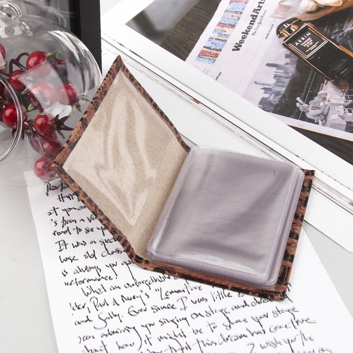 Визитница, 1 ряд, 18 листов, кайман, цвет коричневый