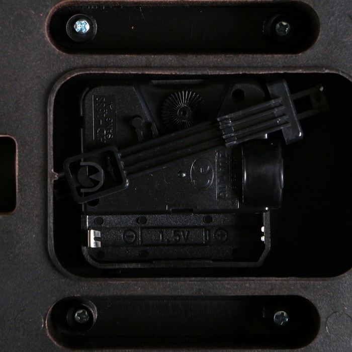 Часы настенные с маятником "Серия Элея. Милана" на накладке, рама под дерево, вставки хром